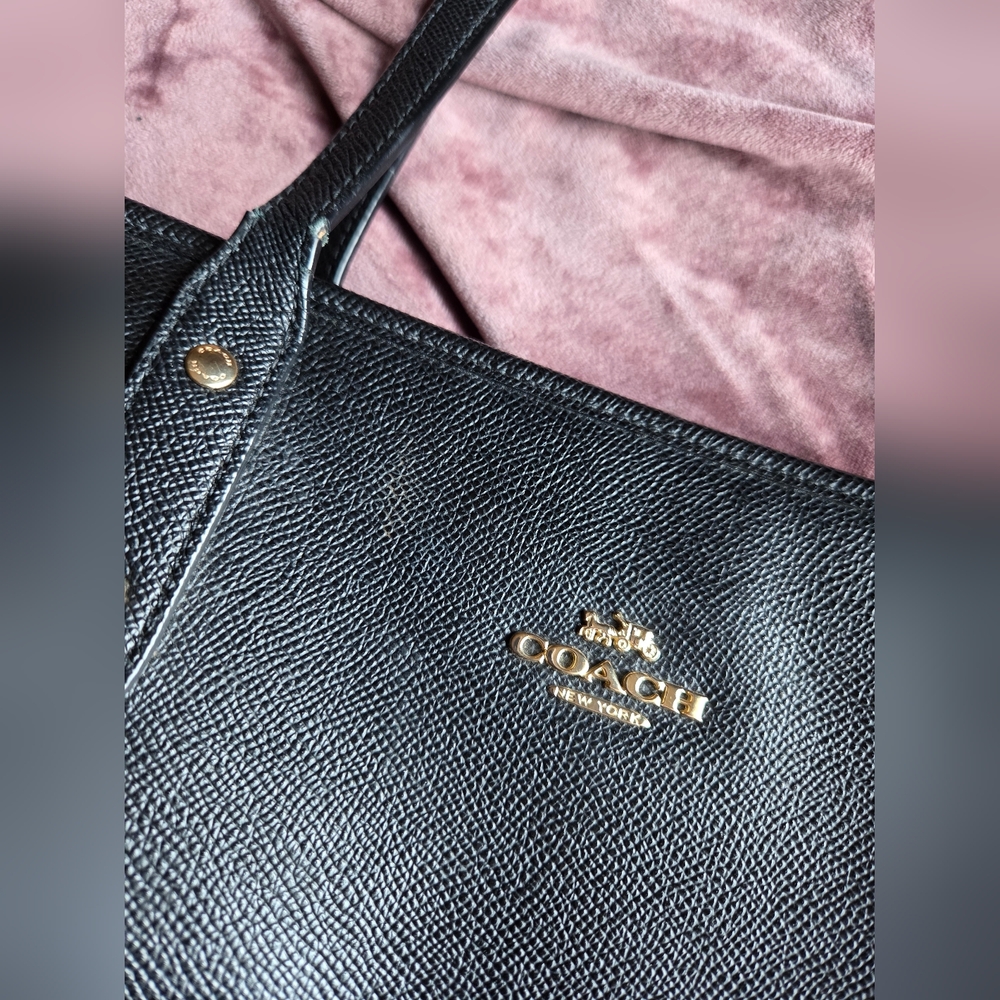 Authentic Coach Black Leather Tote Bag - 2022 - Picture 6 of 16
